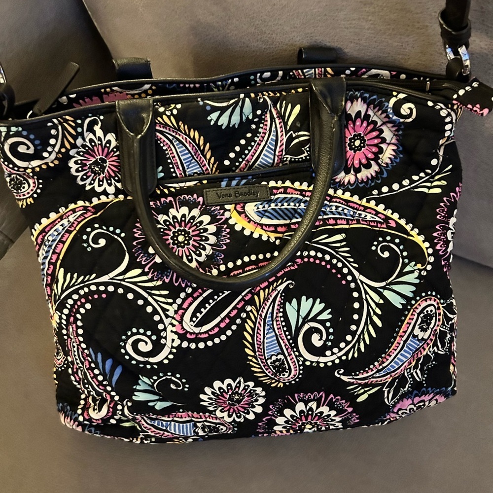 50%off w❤️ Vera Bradley Glenna Bandana Swirl (Retired Pattern) hand bag was $60